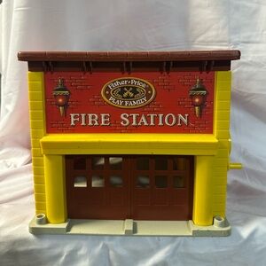 Fisher-Price Play Family Fire Station - Red and Yellow